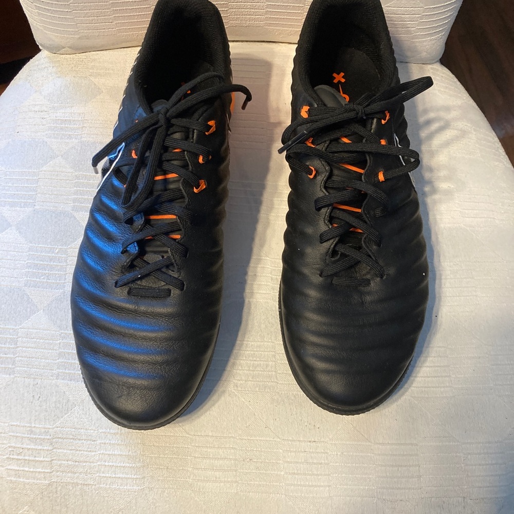 Nike Tiempo Soccer Cleats Mens 11 Black Leather